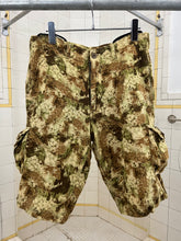 Load image into Gallery viewer, 1998 General Research Camo Netting Cargo Shorts - Size M