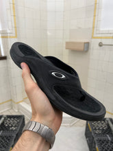 Load image into Gallery viewer, 2000s Oakley ‘Split Crater’ Flip Flops - Size 11 US