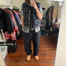 Load image into Gallery viewer, 1980s Issey Miyake Grey Oversized Printed Shirt - Size L