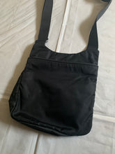 Load image into Gallery viewer, 2000s Vintage TUMI T-TECH 5132D Black Saddle Bag - Size OS