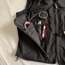 Load image into Gallery viewer, 2000s Vintage TUMI Black Traveler Cargo Vest - Size XL