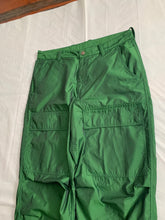 Load image into Gallery viewer, ss2007 Issey Miyake True Green Textured Nylon Tactical Pants - Size L