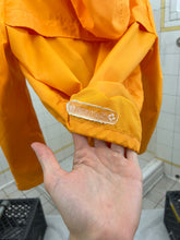 Load image into Gallery viewer, 2000s Samsonite ‘Travel Wear’ Windbreaker with Back Shoulder Vent - Size S