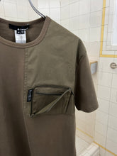 Load image into Gallery viewer, 2000s Samsonite 'Travel Wear' Brown Wallet Pocket Tee - Size M
