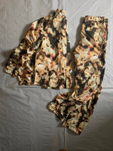 Load image into Gallery viewer, aw2010 Issey Miyake Articulated Twist Knee Nylon Lava Graphic Pants - Size L
