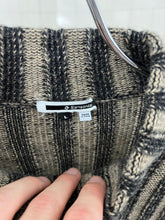 Load image into Gallery viewer, 2000s Samsonite 'Travel Wear' Wool Zip Striped Sweater - Size M