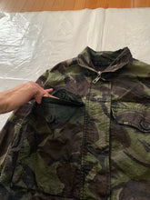 Load image into Gallery viewer, 2000s Vintage Griffin DPM Jacket with Hidden Inside Back Pocket - Size M