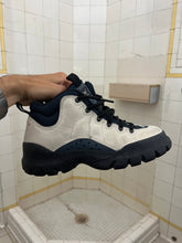 Load image into Gallery viewer, 2000s Oakley ‘Nail’ Mid Sneaker - Size 7 US
