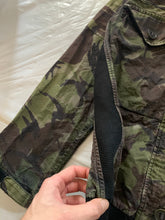 Load image into Gallery viewer, 2000s Vintage Griffin DPM Jacket with Hidden Inside Back Pocket - Size M