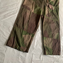 Load image into Gallery viewer, 1940s Vintage WW2 British SAS Brushed Camo Cargo Pants - Size XL