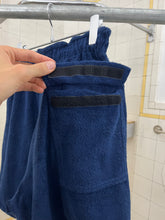 Load image into Gallery viewer, 2000s Griffin Fleece Drawcord Shorts - Size M