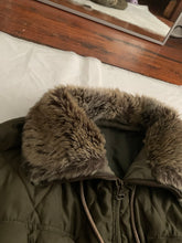 Load image into Gallery viewer, 1990s Armani Olive Quilted M65 Field Jacket with Fur Collar - Size M